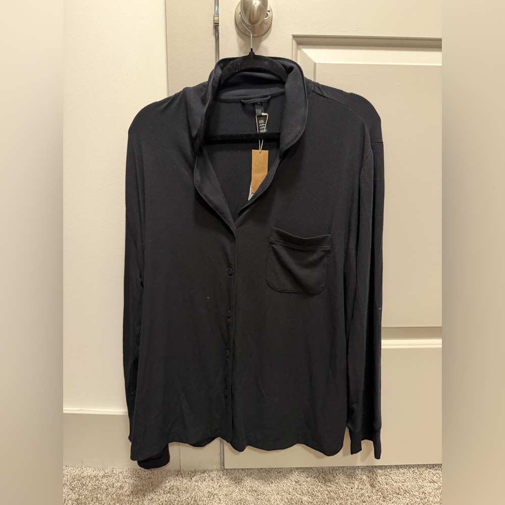 Skims X-Large Black Soft Lounge Sleep Top. 🖤⚡️